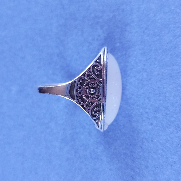 NWOT Vintage-Like Bohemian Silver Ring OVAL - Picture 6 of 6